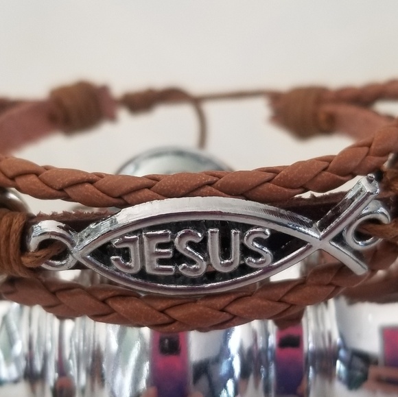 Tan silver JESUS bracelet - Picture 2 of 3